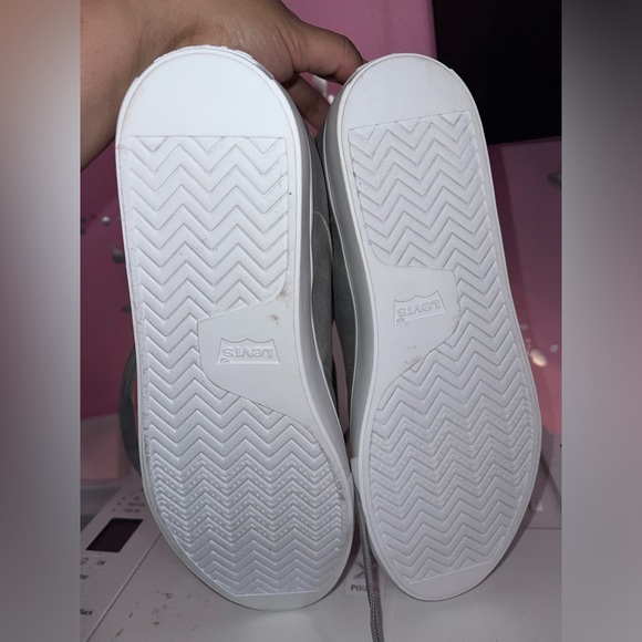 Men’s LEVIS faux leather like Gray comfort sneakers Size 9 - Picture 2 of 5